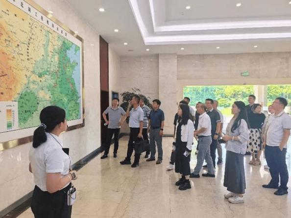 市测绘学会赴扬州开展调研学习活动 共探测绘服务新路径